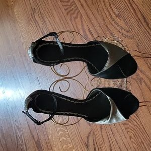 JH(Juliette Hogan) black students and pewter leather open toe ankle strap 9M